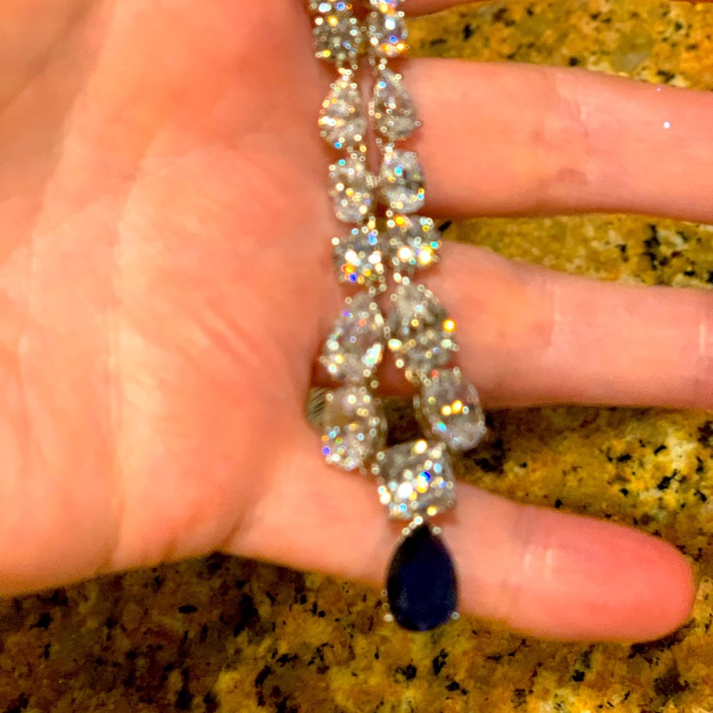 Absolutely stunning high quality brilliant shine diamonds like necklace, must !